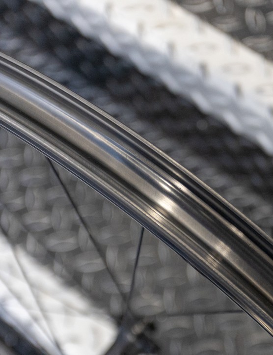 campagnolo-levante-wheelset-2 Inside of the Campagnolo Levante wheelset rim