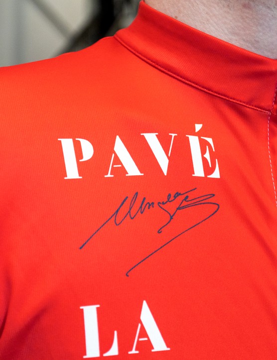 le-col-lion-of-flanders-jersey-2 Man wearing Le Col x Lion of Flanders jersey